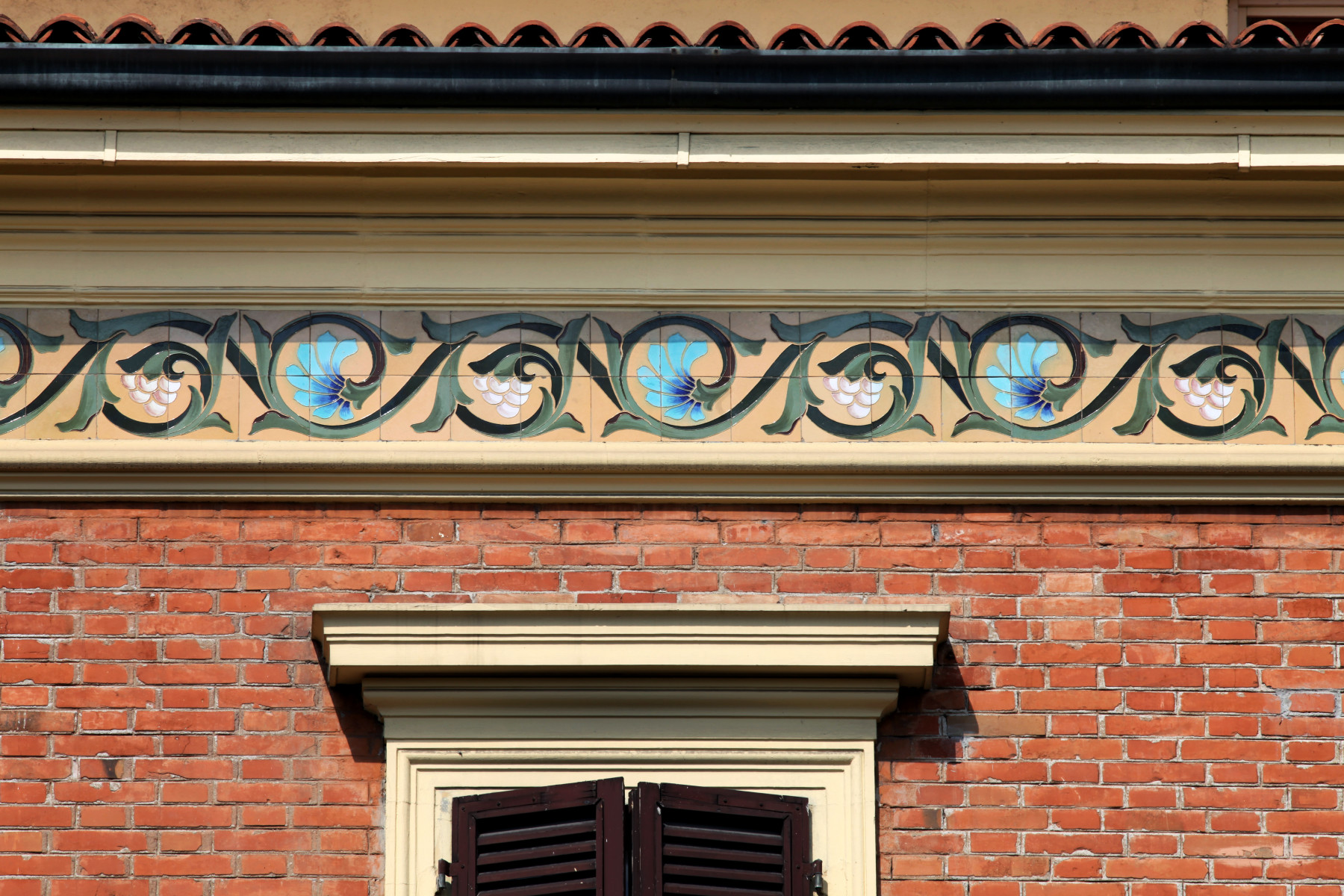 Bologna.
Itinerario dell'architettura Liberty.
Villa in viale Carducci 13/2, detta Casa dei Girasoli.