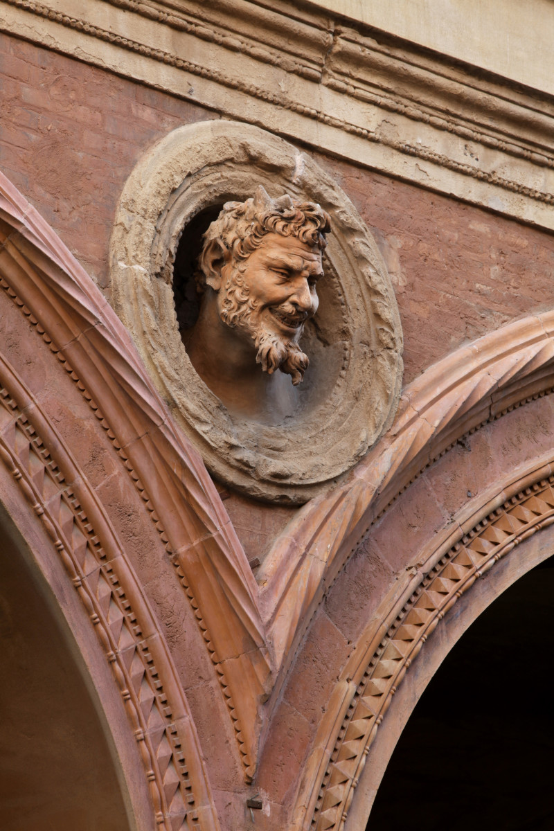 BOLOGNA. 
PIAZZA S.STEFANO (PIAZZA SANTO STEFANO O PIAZZA DELLE SETTE CHIESE). LA FACCIATA DI PALAZZO BOLOGNINI AMORINI SALINA (XVI SEC).